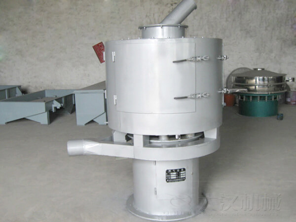 氣流篩與其它普通振動篩不同的是其采用的是立式篩網，篩分主要動力來自風機的吹動帶動物料撲向篩網，從而完成篩分目的。